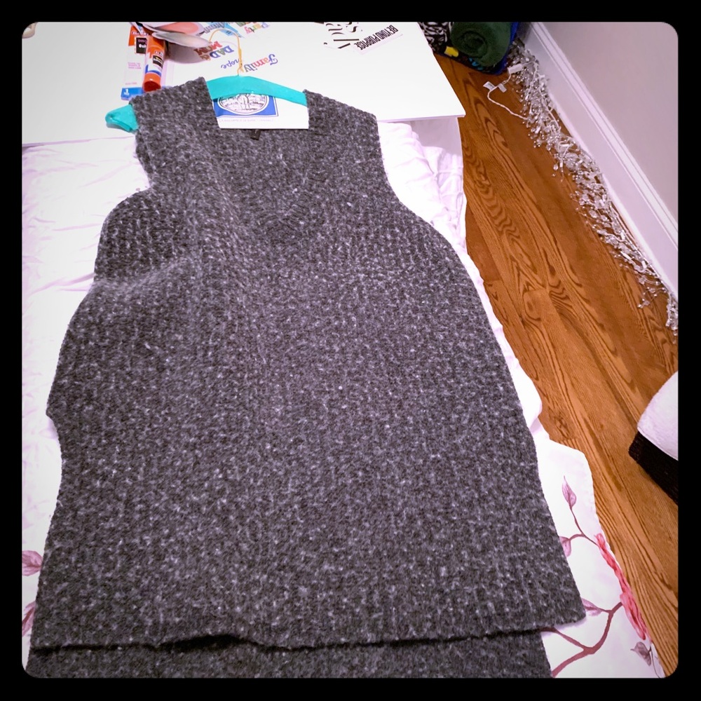 Sweater vest